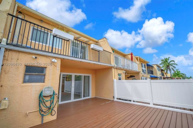 3925 NE 167th St 20, North Miami Beach, FL 33160