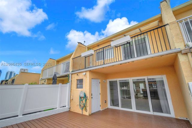 3925 NE 167th St 20, North Miami Beach, FL 33160