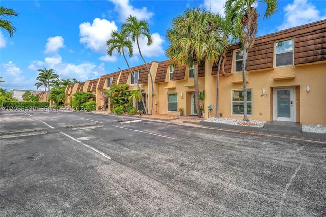 3925 NE 167th St 20, North Miami Beach, FL 33160