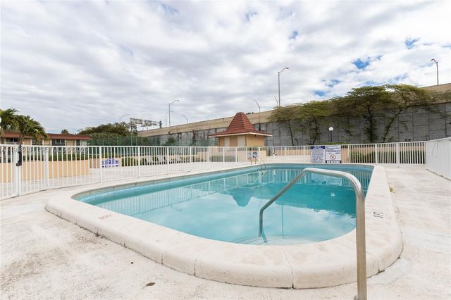 5301 SW 77th Ct 201G, Miami, FL 33155