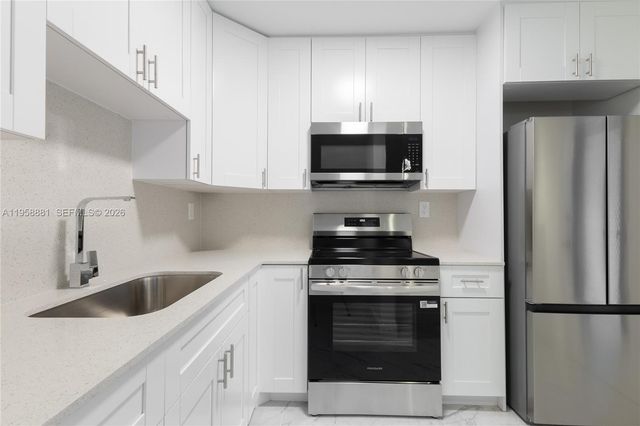 5301 SW 77th Ct 201G, Miami, FL 33155