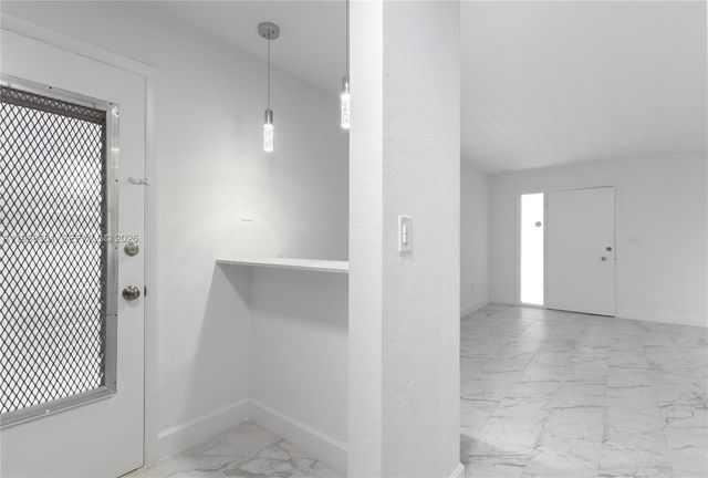 5301 SW 77th Ct 201G, Miami, FL 33155