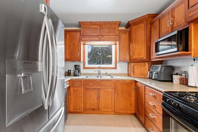 636 E ST JOSEPH STREET, Green Bay, WI 54301