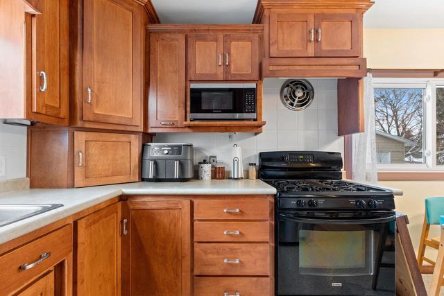 636 E ST JOSEPH STREET, Green Bay, WI 54301