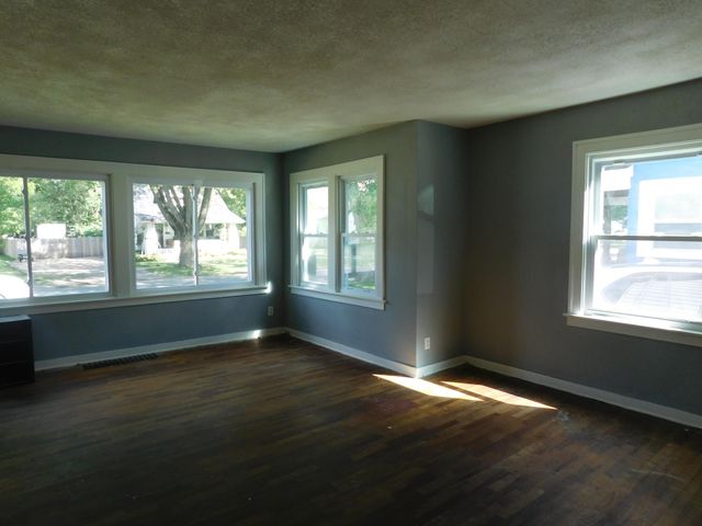 925 Dayton Avenue, Kalamazoo, MI 49048