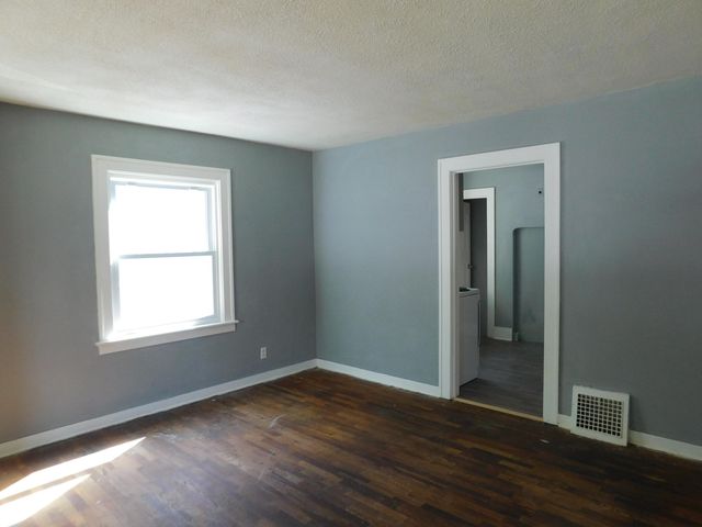 925 Dayton Avenue, Kalamazoo, MI 49048