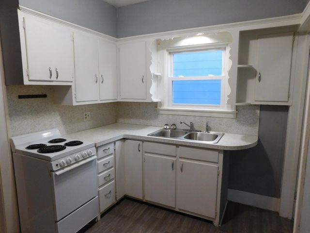 925 Dayton Avenue, Kalamazoo, MI 49048