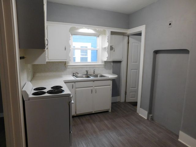 925 Dayton Avenue, Kalamazoo, MI 49048