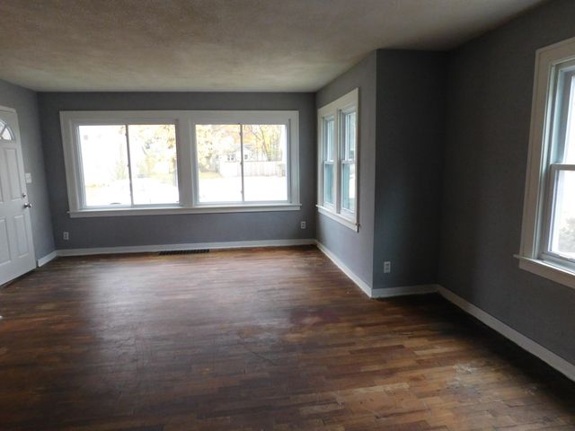 925 Dayton Avenue, Kalamazoo, MI 49048