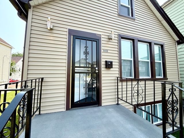 8409 S Brandon Avenue, Chicago, IL 60617