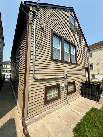 8409 S Brandon Avenue, Chicago, IL 60617