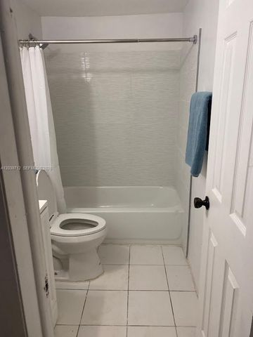 4717 SW 33rd Ave 102, Dania Beach, FL 33312