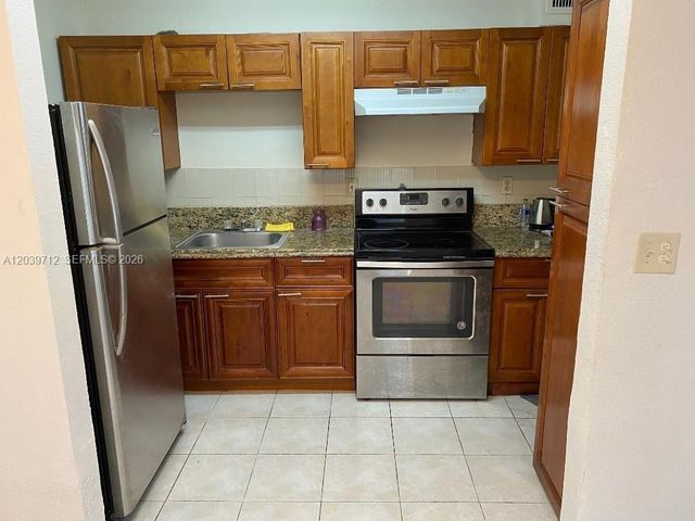 4717 SW 33rd Ave 102, Dania Beach, FL 33312