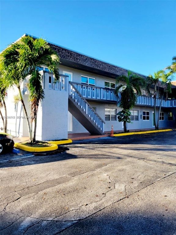 4717 SW 33rd Ave 102, Dania Beach, FL 33312