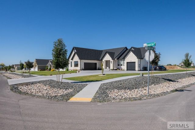 5525 Klamath Falls St, Ammon, ID 83406