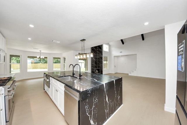 15206 Beacham Drive, Houston, TX 77070
