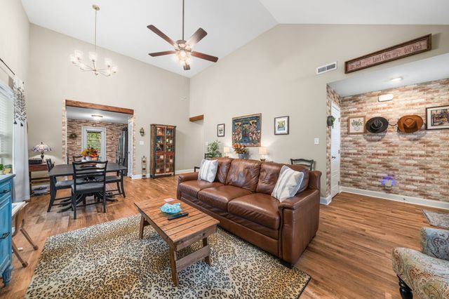 1032 Dublin Dr, Clarksville, TN 37042