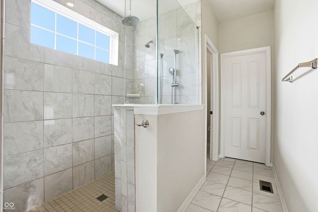 5218 Sweetwater Drive, Noblesville, IN 46062
