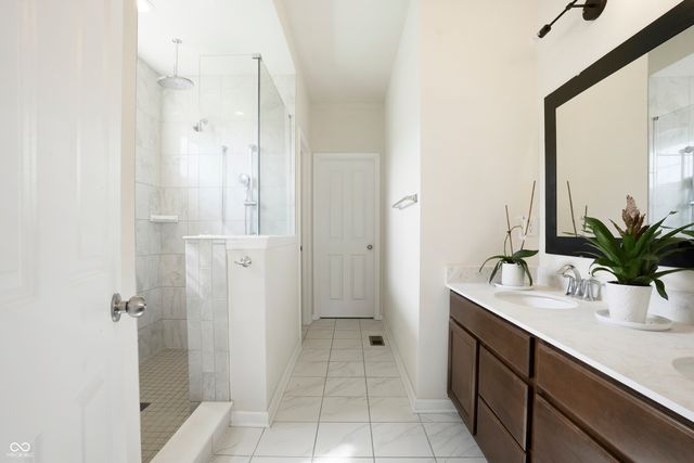 5218 Sweetwater Drive, Noblesville, IN 46062