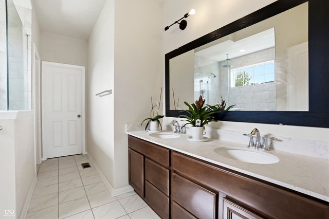5218 Sweetwater Drive, Noblesville, IN 46062