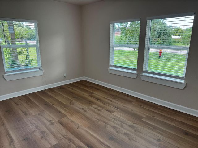 619 Avenue B, La Marque, TX 77568