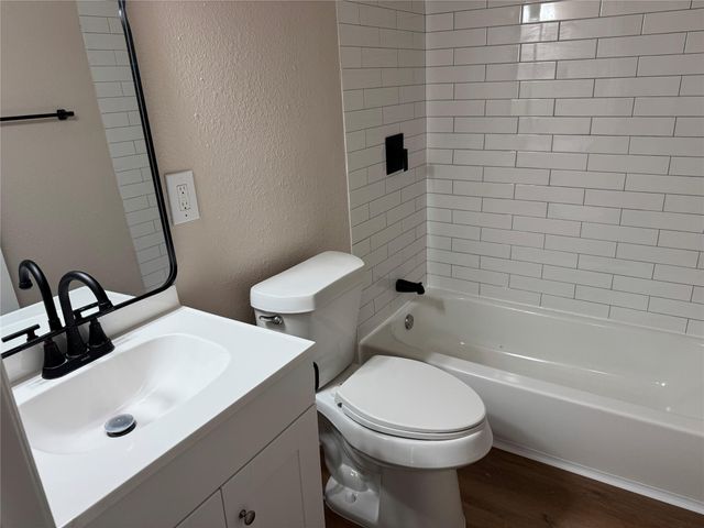 619 Avenue B, La Marque, TX 77568