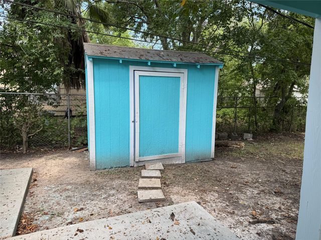 619 Avenue B, La Marque, TX 77568
