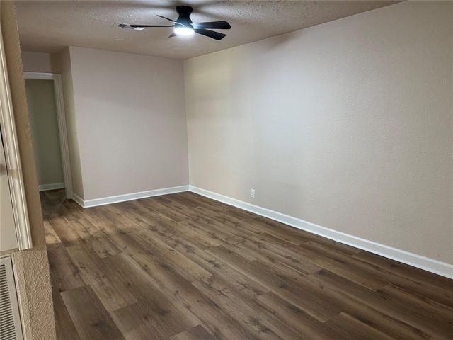 619 Avenue B, La Marque, TX 77568