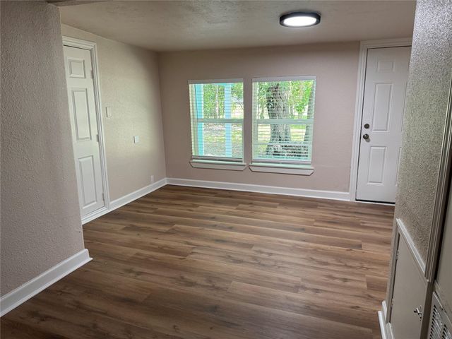 619 Avenue B, La Marque, TX 77568
