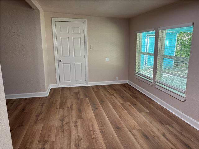 619 Avenue B, La Marque, TX 77568