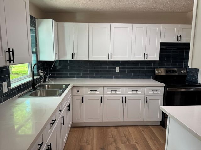 619 Avenue B, La Marque, TX 77568