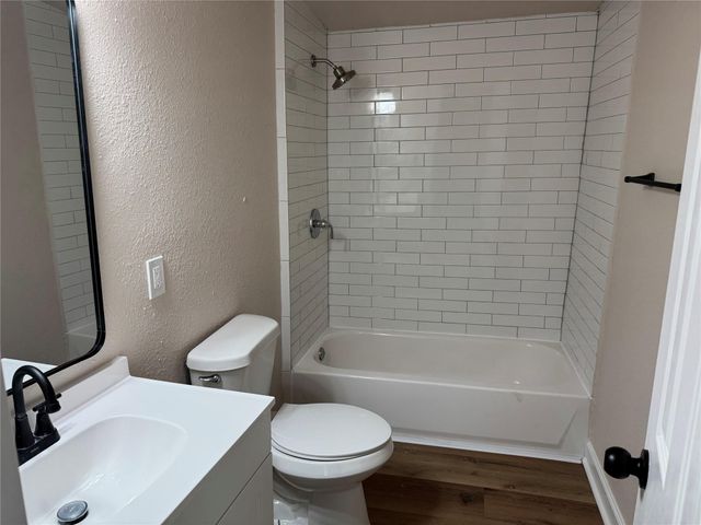 619 Avenue B, La Marque, TX 77568