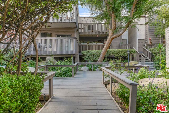 18316 Hatteras Street 21, Tarzana (los Angeles), CA 91356