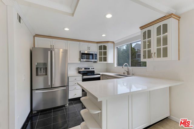 18316 Hatteras Street 21, Tarzana (los Angeles), CA 91356