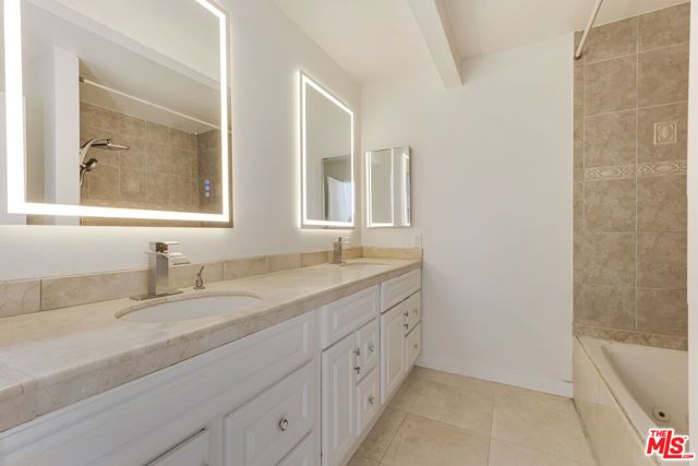 18316 Hatteras Street 21, Tarzana (los Angeles), CA 91356