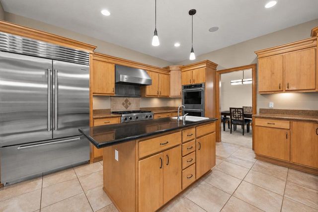 2245 S Foxglove COURT, New Berlin, WI 53151