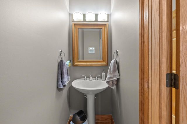 2245 S Foxglove COURT, New Berlin, WI 53151