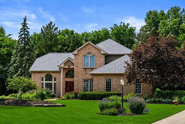 2245 S Foxglove COURT, New Berlin, WI 53151