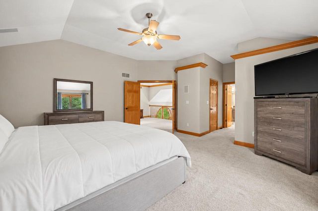 2245 S Foxglove COURT, New Berlin, WI 53151