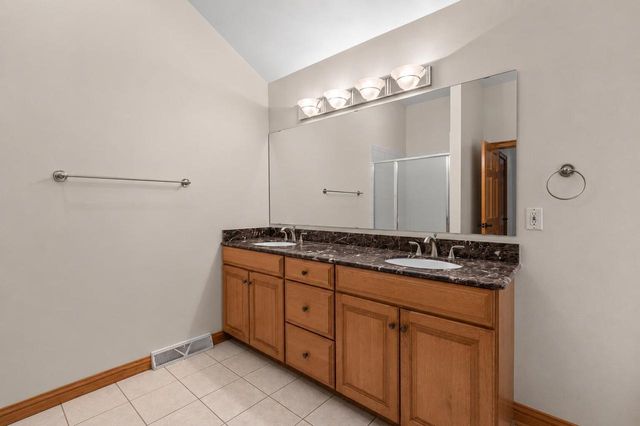 2245 S Foxglove COURT, New Berlin, WI 53151