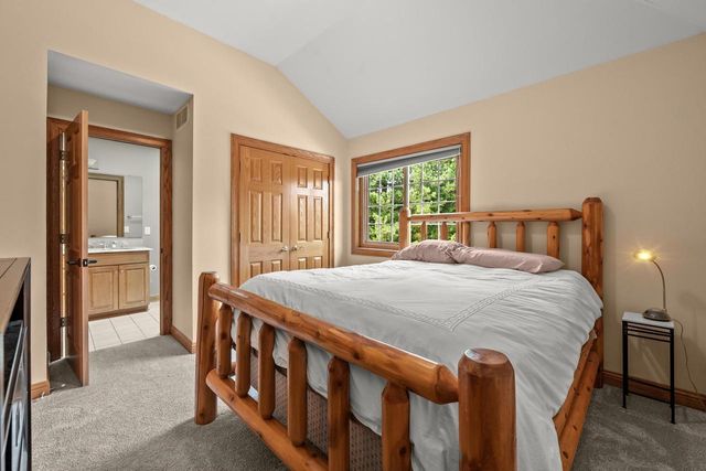 2245 S Foxglove COURT, New Berlin, WI 53151