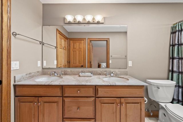 2245 S Foxglove COURT, New Berlin, WI 53151