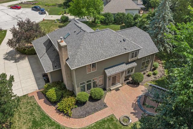 2245 S Foxglove COURT, New Berlin, WI 53151