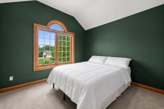 2245 S Foxglove COURT, New Berlin, WI 53151