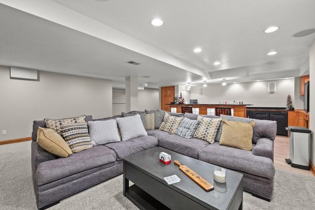 2245 S Foxglove COURT, New Berlin, WI 53151