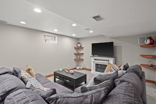 2245 S Foxglove COURT, New Berlin, WI 53151