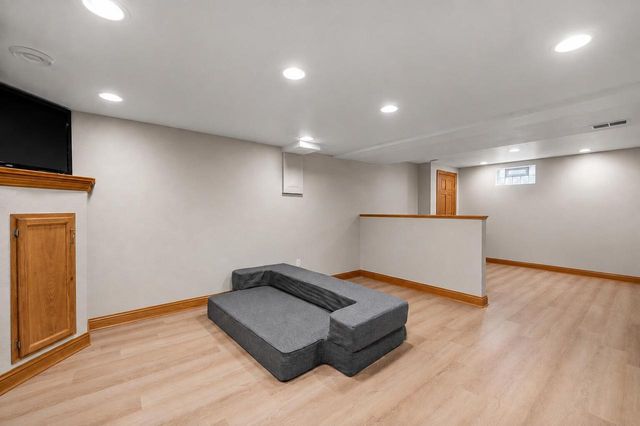 2245 S Foxglove COURT, New Berlin, WI 53151