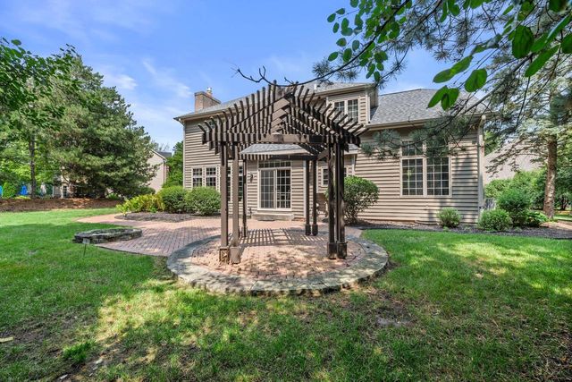 2245 S Foxglove COURT, New Berlin, WI 53151