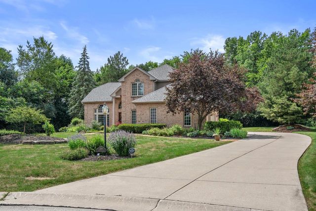 2245 S Foxglove COURT, New Berlin, WI 53151