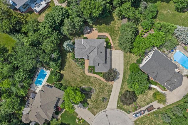 2245 S Foxglove COURT, New Berlin, WI 53151